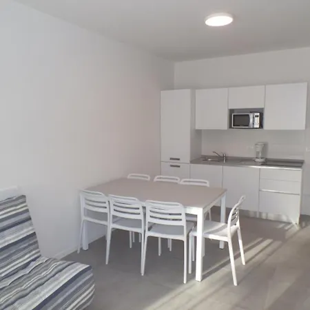 Modern One-bedroom Flat In A New شقة بيبيوني