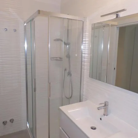 Modern One-bedroom Flat In A New 아파트 비비오네