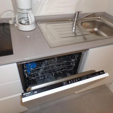 Modern One-bedroom Flat In A New 비비오네